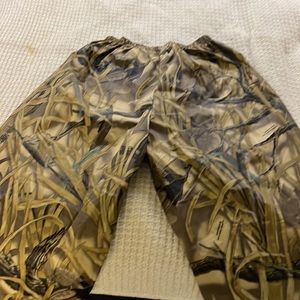 Wetlands waterproof hunting paint may not shape never been used cause never fit,